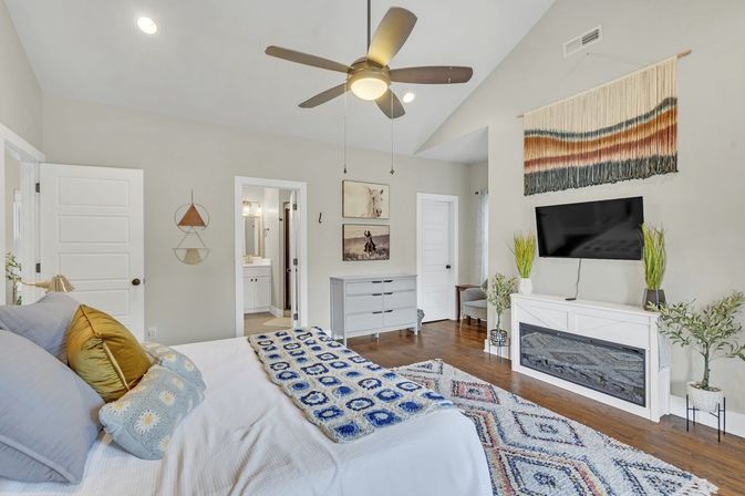 The Bluebelle East Nashville: CMA Ready Monthly Rental image 21
