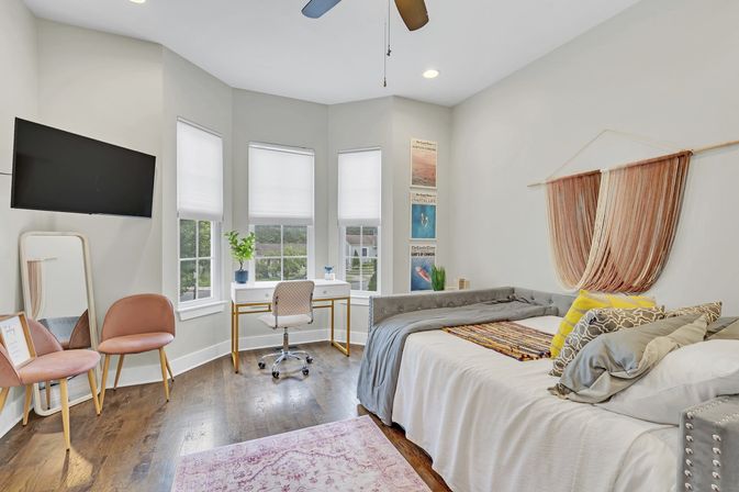 The Bluebelle East Nashville: CMA Ready Monthly Rental image 4
