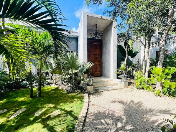 Casa Halo: Gated Luxury Villa with Pool, Sonos Sound System & Dedicated Staff image 3
