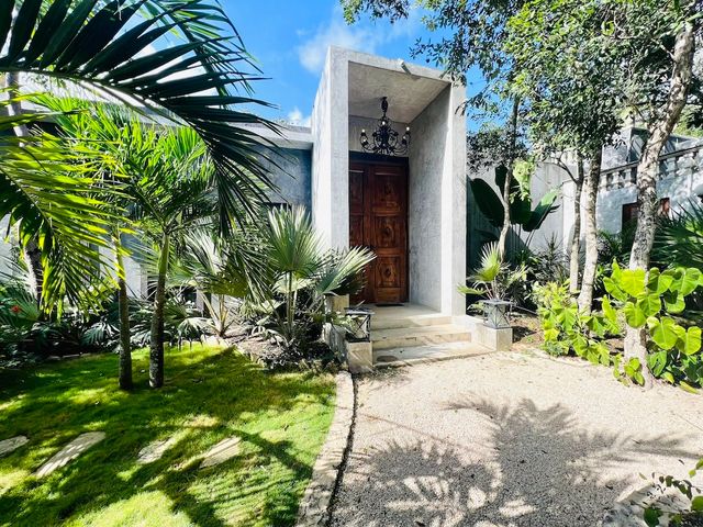 Casa Halo: Gated Luxury Villa with Pool, Sonos Sound System & Dedicated Staff image 3
