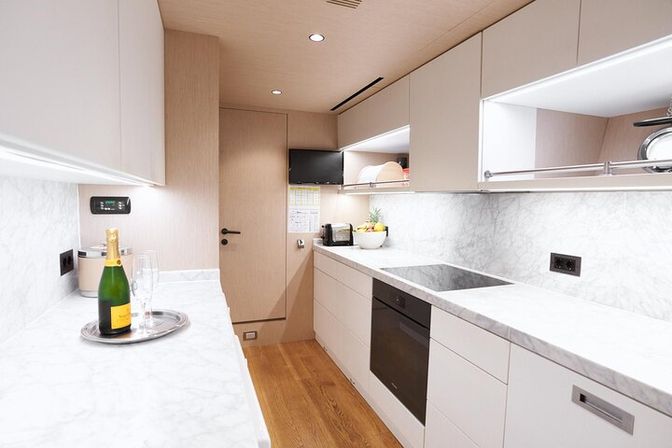 All Inclusive Luxury Yacht Charter: Neoprene 108 ft Overmarine image 21