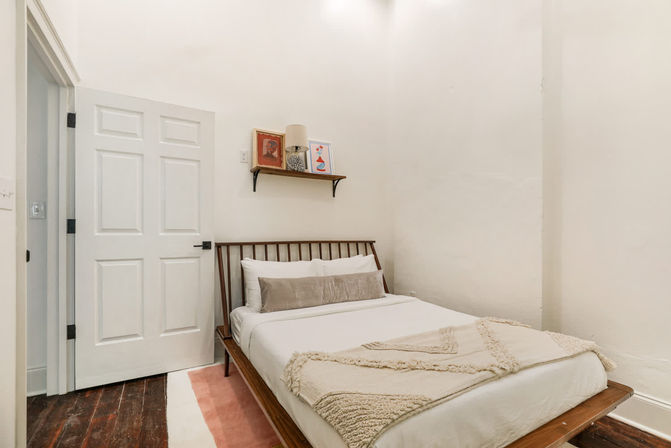 Luxurious 11-Bed, 8-Bath Condo Combo with Parking image 24