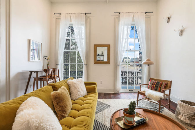 Luxurious 11-Bed, 8-Bath Condo Combo with Parking image 2