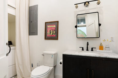 Luxurious 11-Bed, 8-Bath Condo Combo with Parking image 44
