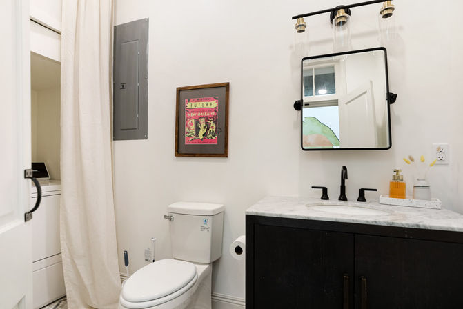 Luxurious 11-Bed, 8-Bath Condo Combo with Parking image 44