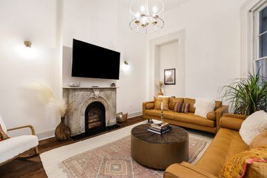 Luxurious 11-Bed, 8-Bath Condo Combo with Parking image 38