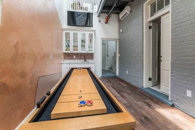 Luxurious 11-Bed, 8-Bath Condo Combo with Parking image 20