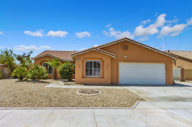 The Wild Palm: 4BR Oasis w/ Pool & Game Room image 12