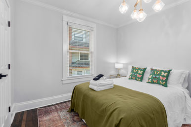 Walnut Craftsman Kansas City: Modern 5-Bed Kansas City Retreat image 38