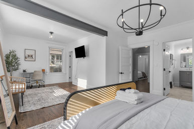 Walnut Craftsman Kansas City: Modern 5-Bed Kansas City Retreat image 28