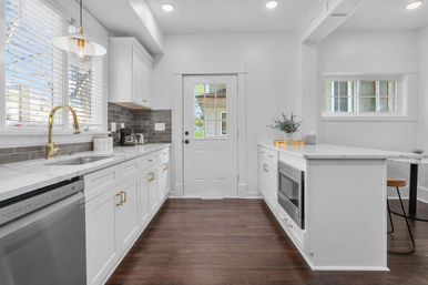 Walnut Craftsman Kansas City: Modern 5-Bed Kansas City Retreat image 16