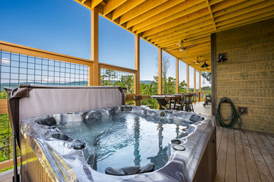 Hawk's Hollow: Golf Sim, Theater, Pool & Hot Tub image 13