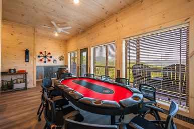 Hawk's Hollow: Golf Sim, Theater, Pool & Hot Tub image 10