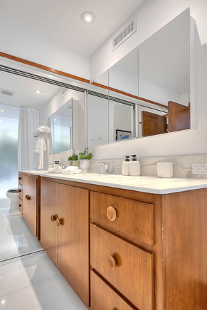 The Sunset Palms: A Mid-Century Modern Oasis image 78