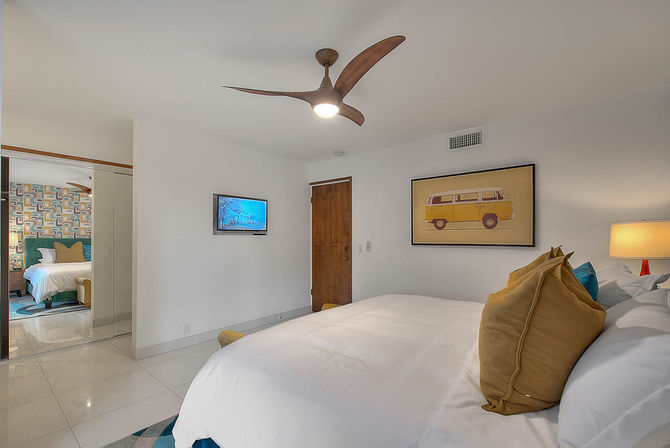 The Sunset Palms: A Mid-Century Modern Oasis image 63