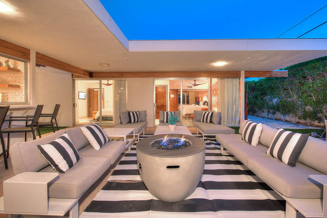The Sunset Palms: A Mid-Century Modern Oasis image 28
