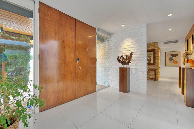 The Sunset Palms: A Mid-Century Modern Oasis image 37