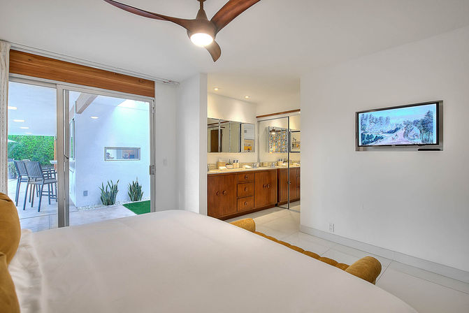 The Sunset Palms: A Mid-Century Modern Oasis image 62