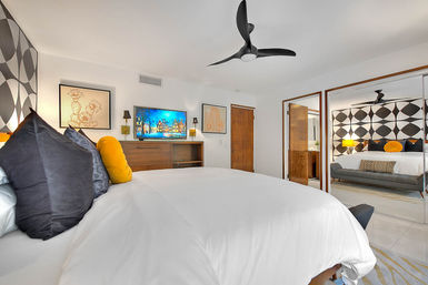 The Sunset Palms: A Mid-Century Modern Oasis image 75