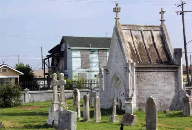Galveston Old City Cemetery Tour: Walk With The Dead! image 2