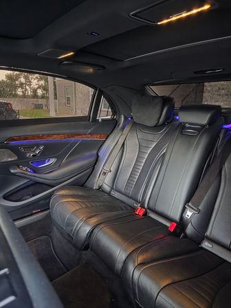 Luxury Chauffeured Dinner Party Transportation: Date Nights, Group Outings & Celebrations image 3