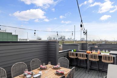 The Hubb House with Hot Tub and Rooftop Lounge image 41
