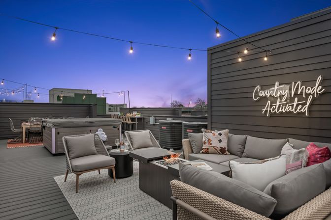 The Hubb House with Hot Tub and Rooftop Lounge image 8