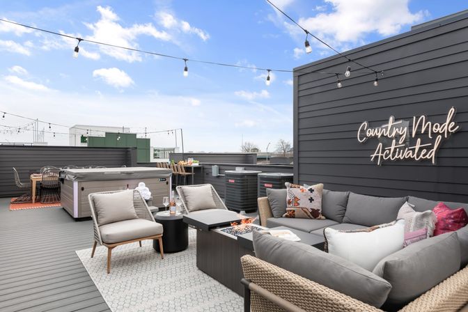 The Hubb House with Hot Tub and Rooftop Lounge image 15