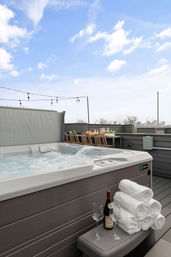 The Hubb House with Hot Tub and Rooftop Lounge image 19