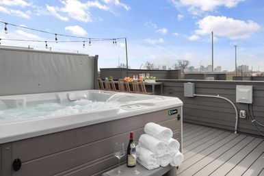 The Hubb House with Hot Tub and Rooftop Lounge image 23