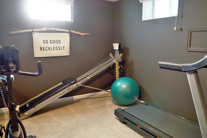 The Daphne: 4BR with Fenced Yard, Hot Tub, Home Theater + Gym image 33