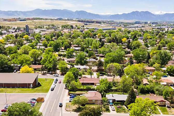 The Daphne: 4BR with Fenced Yard, Hot Tub, Home Theater + Gym image 41