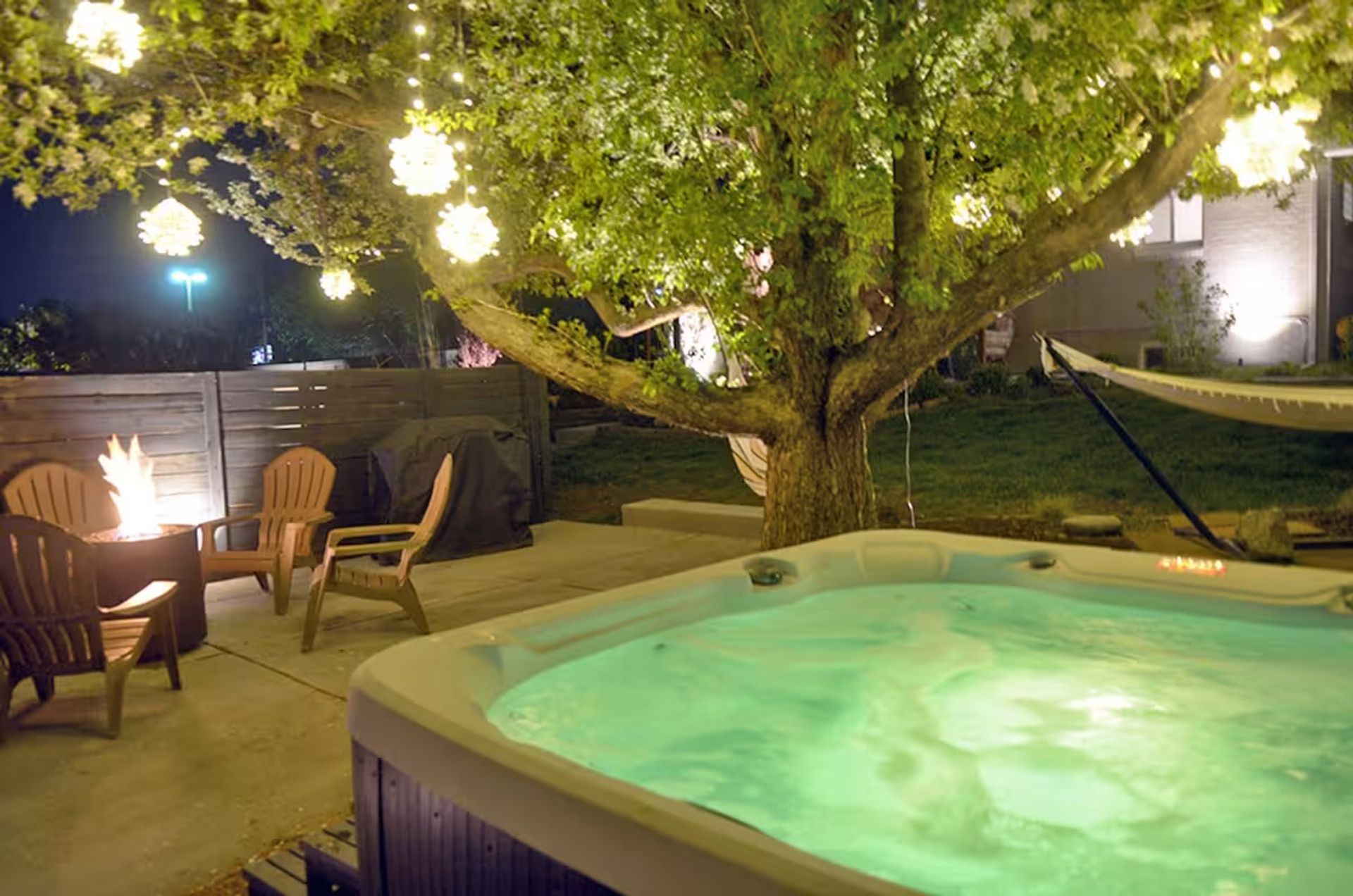 The Daphne: 4BR with Fenced Yard, Hot Tub, Home Theater + Gym image 2