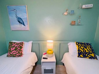 Wandering Jewels: Two Homes = Double the Space and Fun! image 13