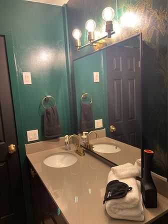 Wandering Jewels: Two Homes = Double the Space and Fun! image 46