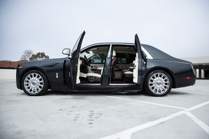 Luxury Chauffeur Services: Hourly Rides, Full-Day Options, and Beyond image 8