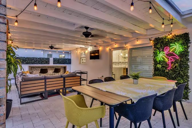 Paradise Palm Villa - Large Miami Getaway Home: Modern Villa with Pool & Entertainment Space image 8