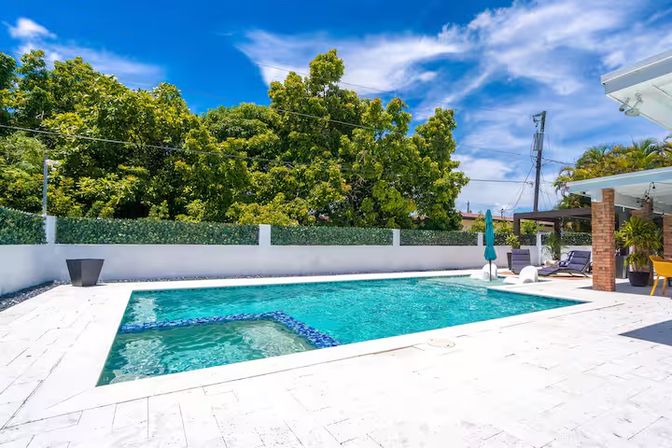 Paradise Palm Villa - Large Miami Getaway Home: Modern Villa with Pool & Entertainment Space image 5
