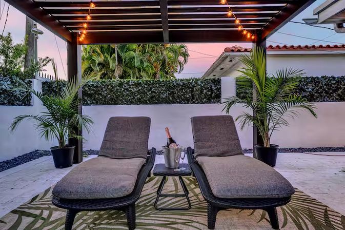 Paradise Palm Villa - Large Miami Getaway Home: Modern Villa with Pool & Entertainment Space image 7