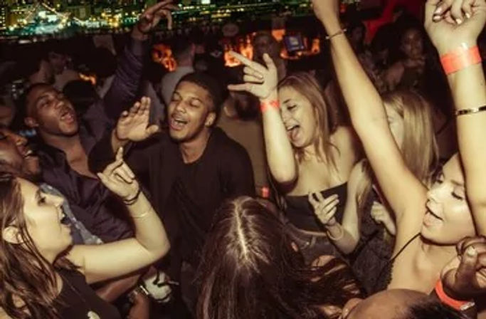 Blue Booze Cruise 2025: NYC Party Boat with DJ Beats, Flowing Drinks, and Skyline Views image 8