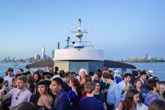Blue Booze Cruise 2025: NYC Party Boat with DJ Beats, Flowing Drinks, and Skyline Views image 4
