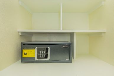 Hidden Paradise 4 BR Retreat: Heated Pool, Casita & Walk to Beach image 46