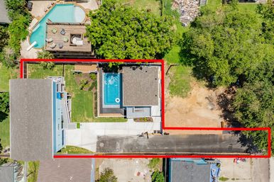 Hidden Paradise 4 BR Retreat: Heated Pool, Casita & Walk to Beach image 9