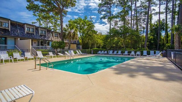 4BR Pool View Townhouse in the Heart of Harbour Town image 3