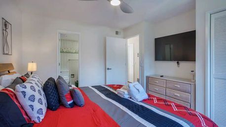 4BR Pool View Townhouse in the Heart of Harbour Town image 15
