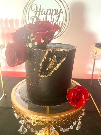 Luxury Dessert Catering: Impress Your Guests with Custom Cakes or Dessert Table image 5