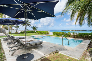 Villa Oasis Nassau: Beachfront, Private Pool + Complementary Car image 1