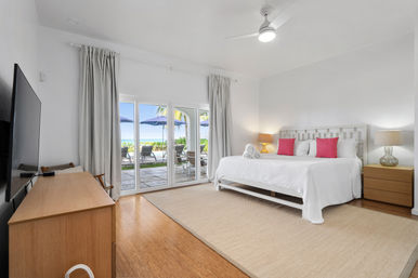 Villa Oasis Nassau: Beachfront, Private Pool + Complementary Car image 15