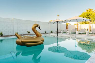 Casa Salute: Poolside Escape 5 Mins from Old Town image 3