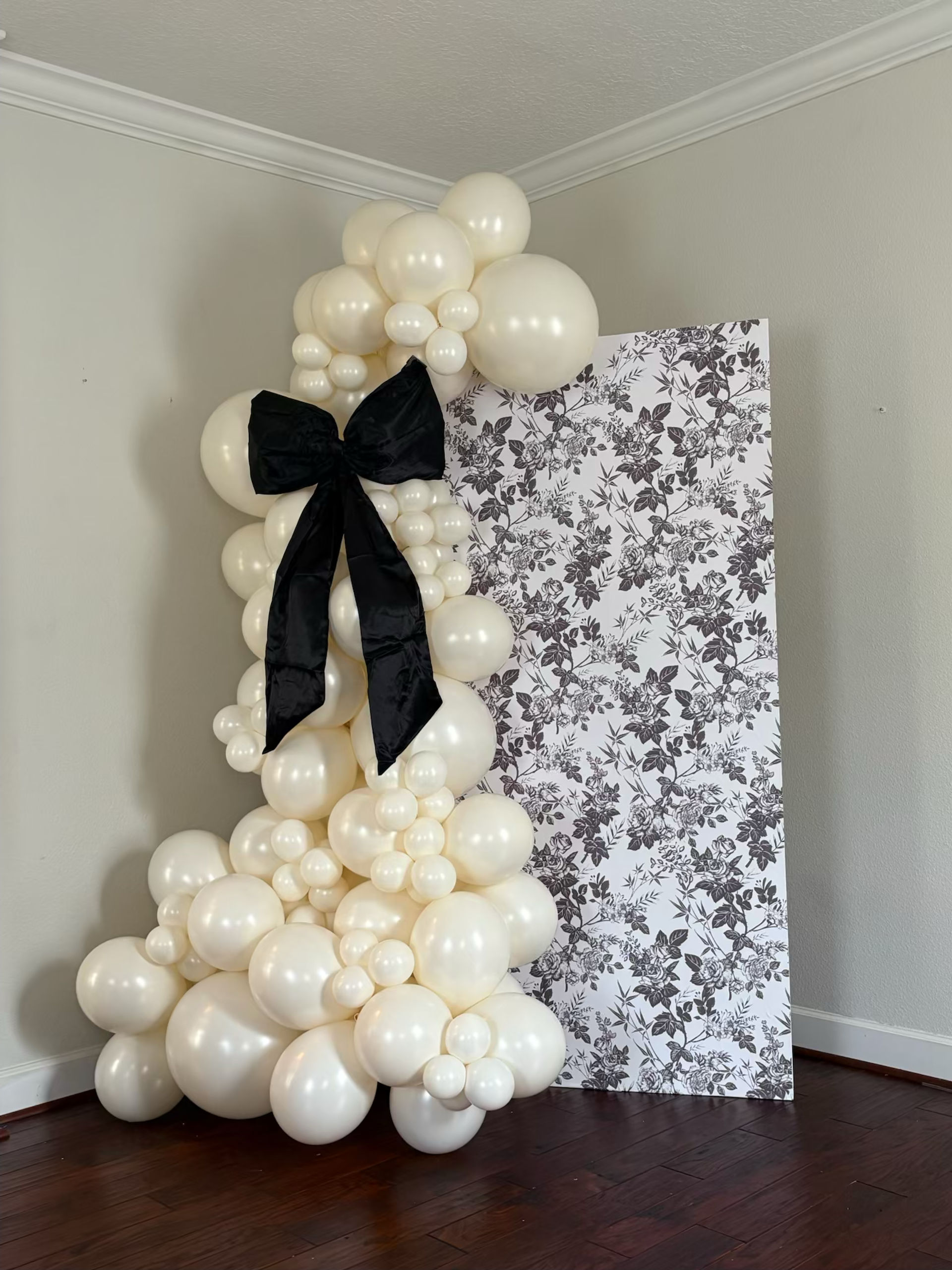 Custom Balloon Displays & Setups for Your Airbnb/Hotel image 1